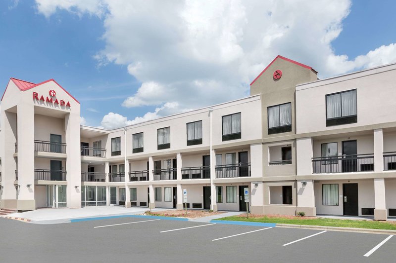 clarion pointe greensboro coliseum area