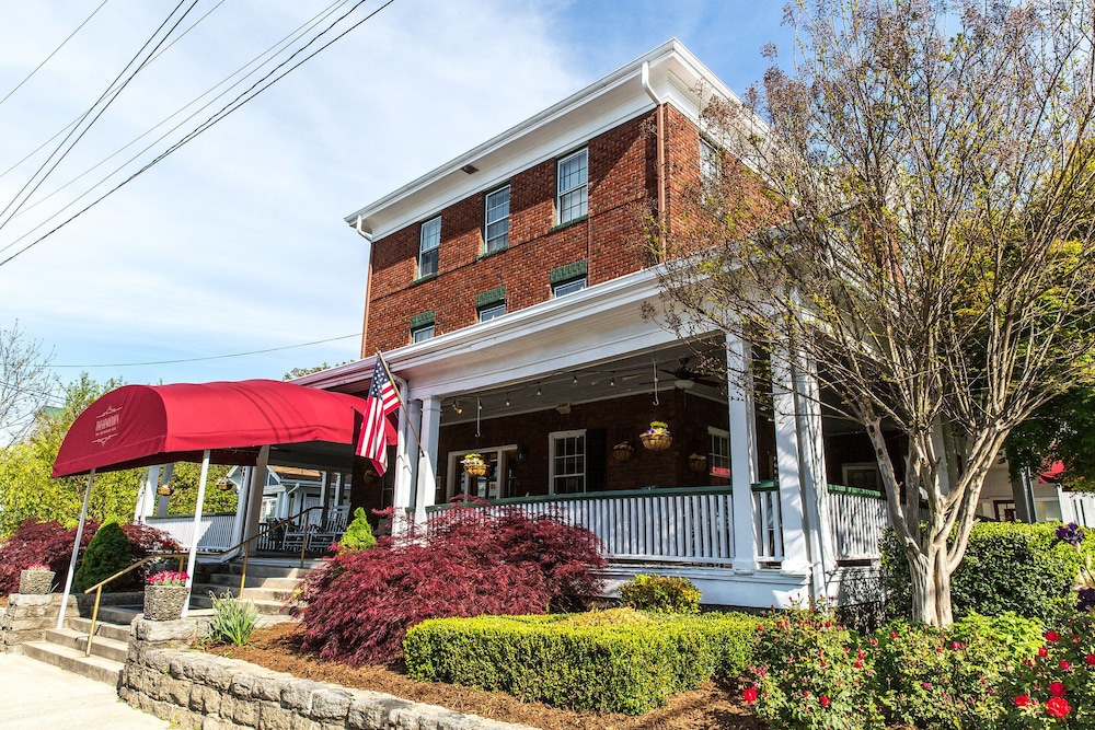 The Henderson,Henderson>>Asheville,3.5 star