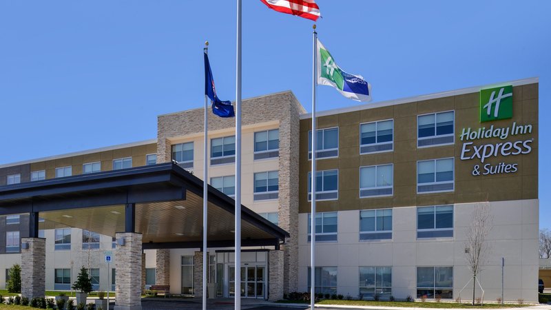 holiday inn express and suites southgate detroit
