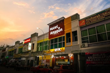 Anggun Hotel