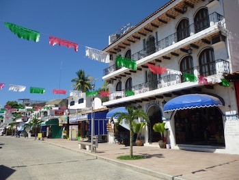 Casa Vieja,Oaxaca>>Commercial Walkway,2.5 star