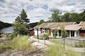 Skeviks Gård,Farsta>>Djurhamn,3 star