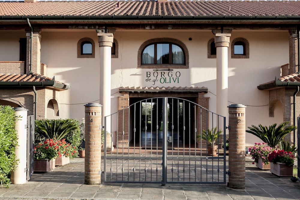 Borgo Degli Olivi,In Piombino,3 star