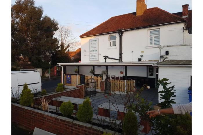 Swan Inn, Heathrow Airport,In Staines,2 star