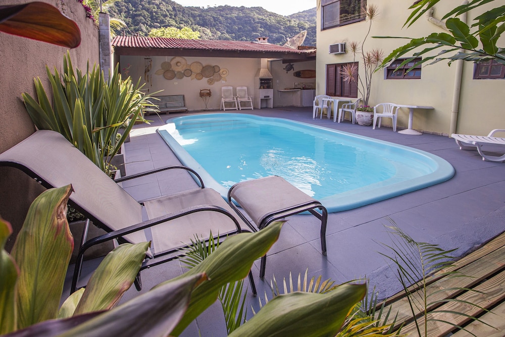 Pousada Castelinho,Ilhabela>>Barequecaba,2.5 star