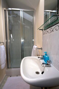 The Farm Burscough,Lancashire>>Burscough,4 star