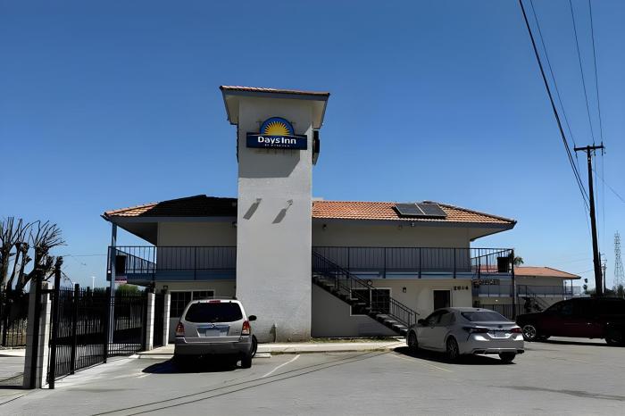 days inn by wyndham bakersfield