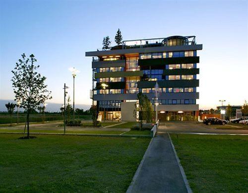 New Ipoint Hotel