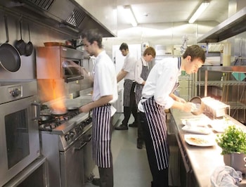 The Oyster Smack Inn,,3 star