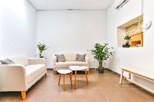 Laramond Barcelona Rooms,In Barcelona (Sant Andreu),4 star