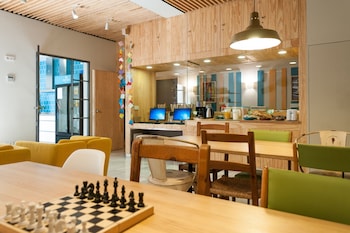the nomad hostel