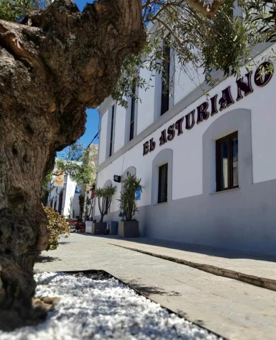 El Asturiano,Near St. Matthew's Church,3 star