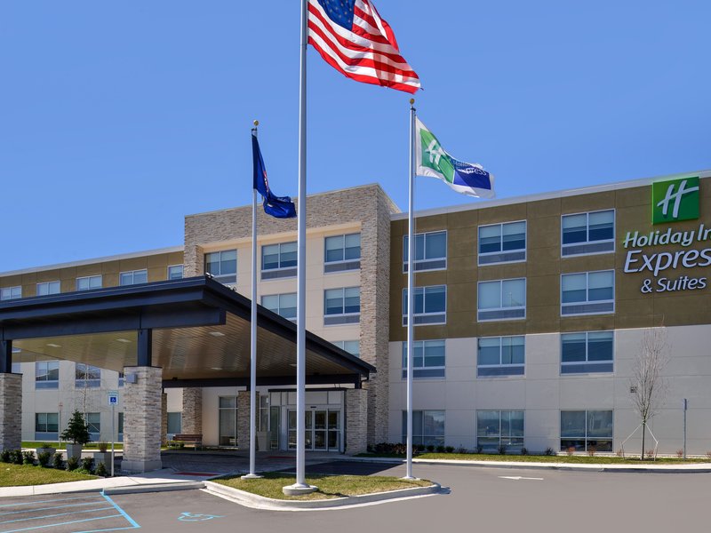 Holiday Inn Express & Suites Brighton South - Us 23