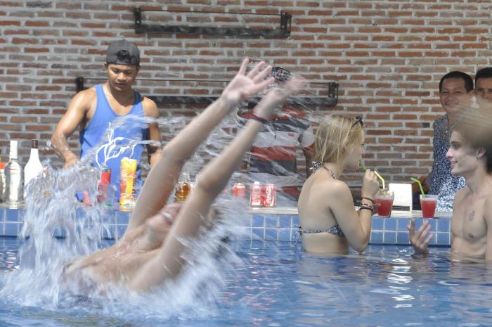 pool party hostel