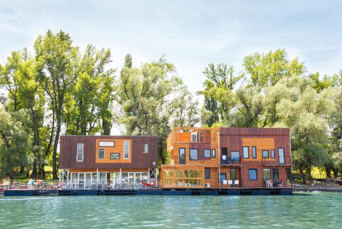 Arkabarka Floating Hostel And Apartments,Central Serbia>>Belgrade,2 star