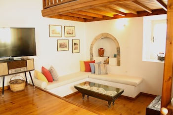 mariakis luxury studios