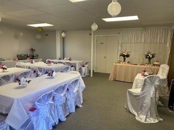 Vineyard Harbor Motel - Private Beach,,3 star