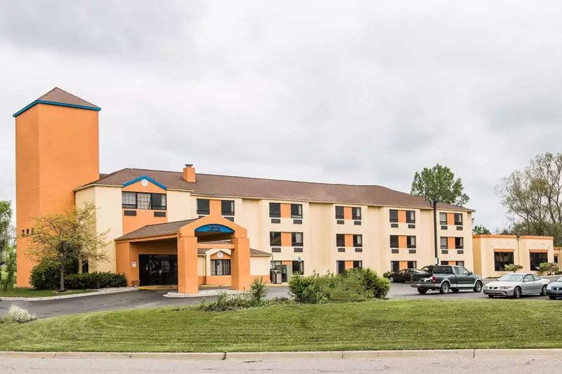 days inn by wyndham flint bishop international airport