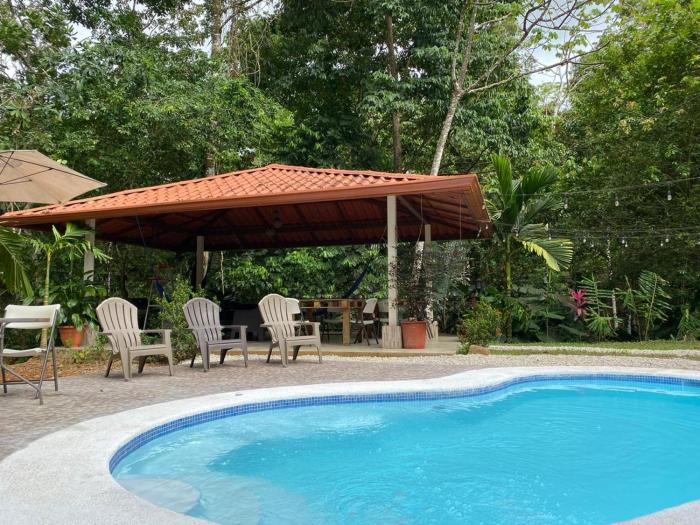 Ukinca Hostel,Daniel Flores>>Ballena,2 star