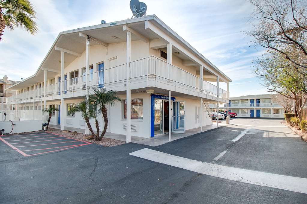 Motel 6 Phoenix East,Paradise Valley>>Camelback East,2 star