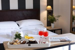 Suite 136 Luxury Rooms,Via Mariano Stabile 136/A,4 star