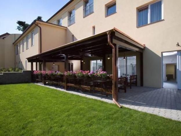 dolce villa hotel