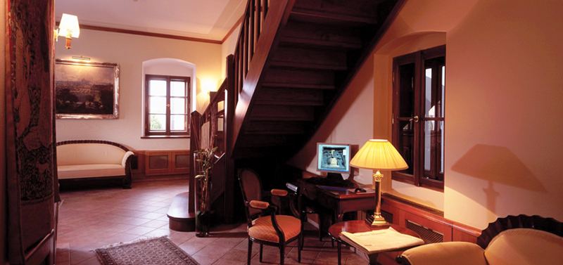 golden well hotel
