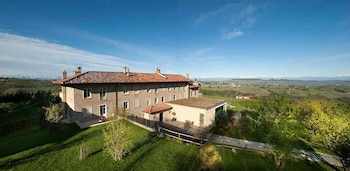 Tenuta Bricchi,Castiglione Falletto>>Alba,4 star
