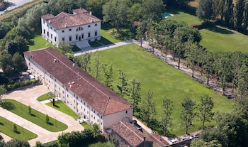 La Barchessa Di Villa Pisani