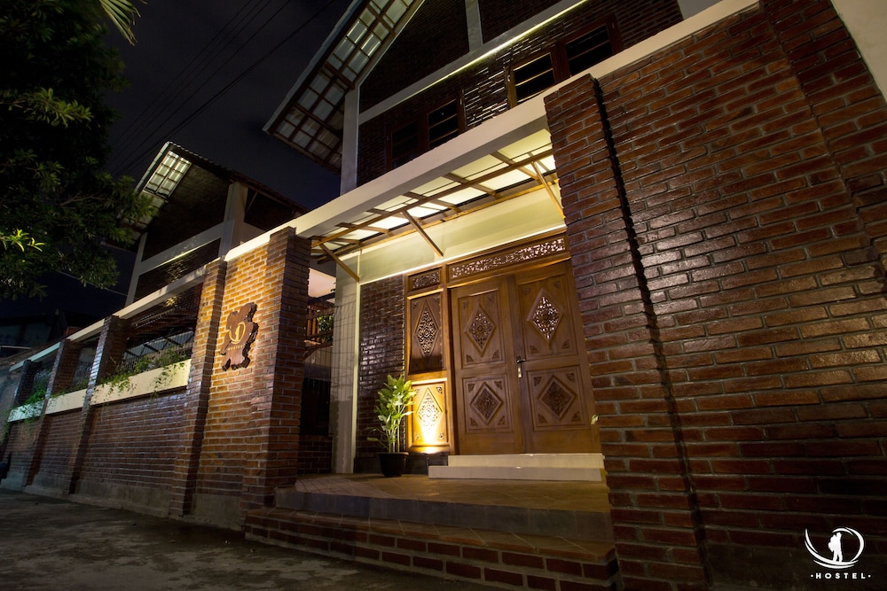 De Hostel,Mergangsan>>Magelang,3 star