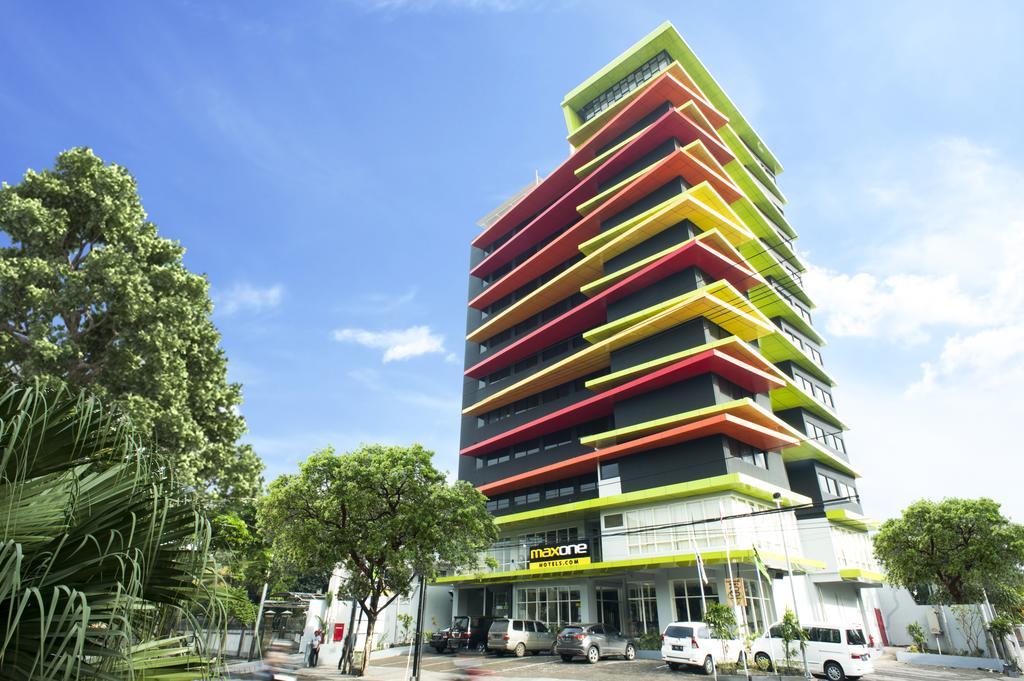 Maxonehotels At Dharmahusada - Surabaya,Surabaya>>Malang,4 star
