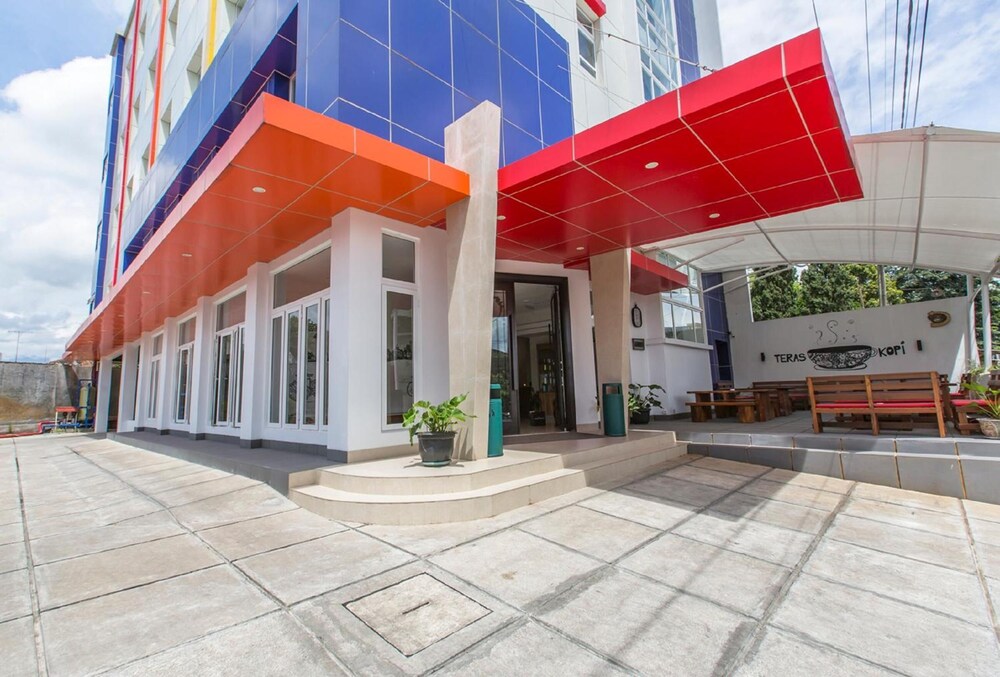 Sparks Odeon Sukabumi - Artotel Curated,West Java>>Sukabumi,3 star