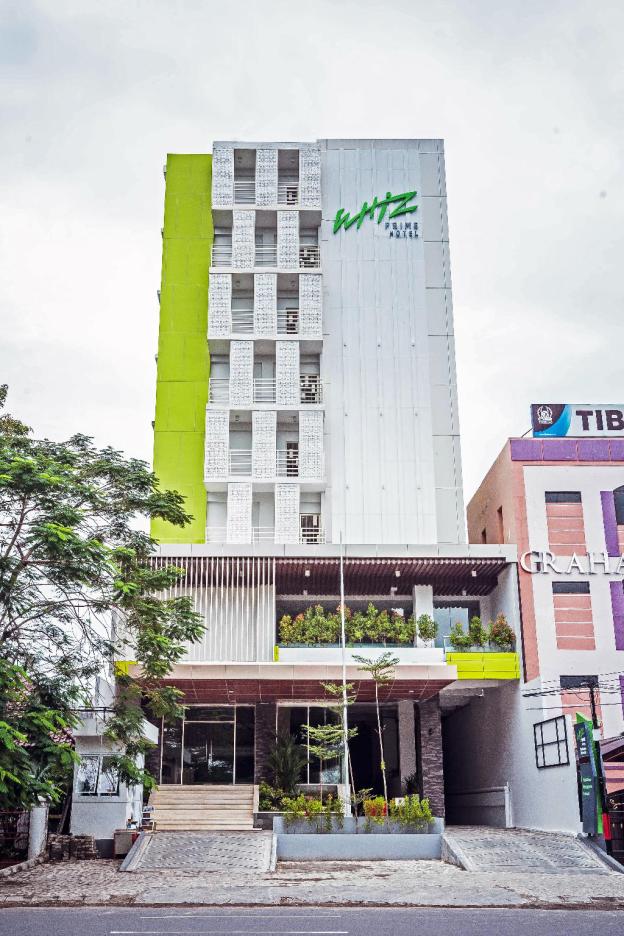 whiz prime sudirman makassar