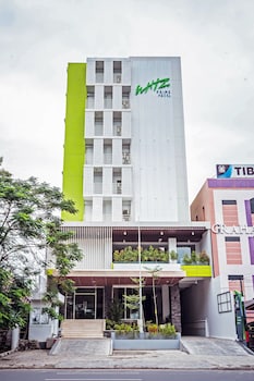 whiz prime sudirman makassar