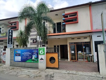 Radio Backpacker Guesthouse,Near Maranatha Christian University,1 star