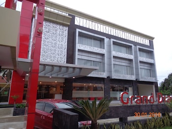 grand dian hotel slawi