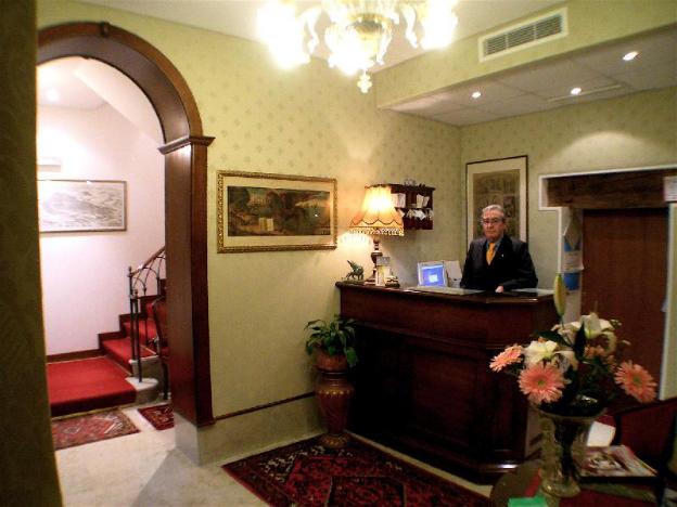 Apostoli Palace,Calle Del Padiglione,3 star