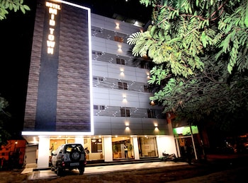 Hotel Midtown, Fatehgunj, Vadodara>>3.8 Km From Vadodara Airport ,3 star
