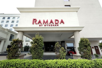Ramada By Wyndham Lucknow Hotel & Convention,Airport Zone,5 star