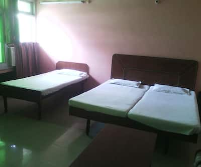 Hotel Skylark,Railway Link Road,4 star