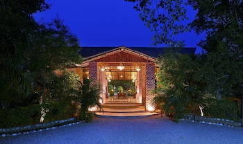 Aacorn Hideaway Resort & Spa,Kanda Range>>Corbett National Park,4 star
