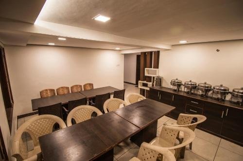 hotel holiday plaza