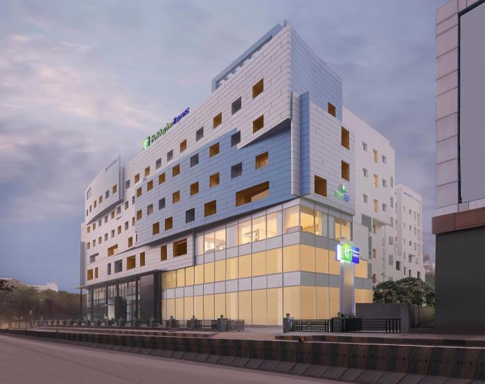 Holiday Inn Express Hyderabad Banjara Hills By Ihg,Somajiguda>>Hyderabad,3 star