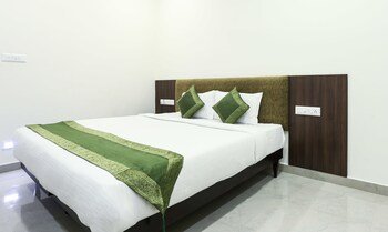 Treebo Cmks Habitat Center, Cochin,Eramalloor>>Chempu,3 star