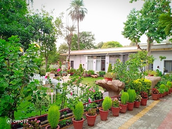 Toppers Corner-A Boutique Garden Resort,Near Mount Abu Bus Stand,3 star