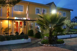 Brit Hotel Salon De Provence,Bonnieux>>Aix-En-Provence,3 star