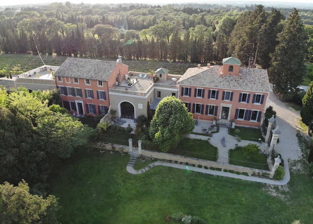Le Chateau Des Cinq Cantons,Loriol-Du-Comtat>>Carpentras,4 star