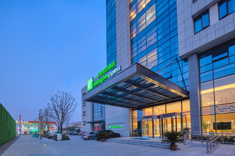 holiday inn express nantong textile city