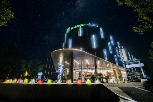Holiday Inn Express Shanghai Songjiang Fangta By Ihg,Minhang>>Baoshan,4 star