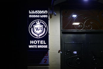hotel white bridge